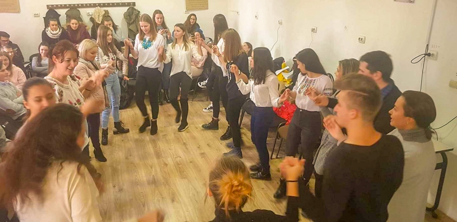 Mica Unire a fost sărbătorită și la Liceul ,,Bogdan-Vodă” din Vișeu de Sus (GALERIE FOTO)