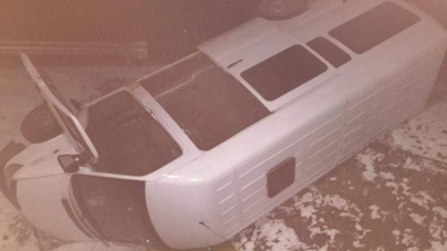 Microbuz răsturnat pe DN 1C