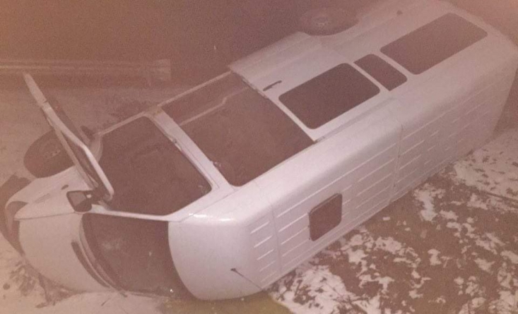 Microbuz răsturnat pe DN 1C