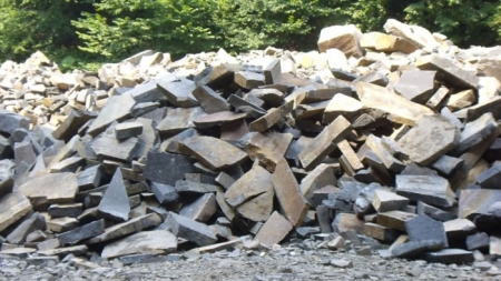 S-a dus la furat cu mașina neînmatriculată și fără să aibă permis de conducere