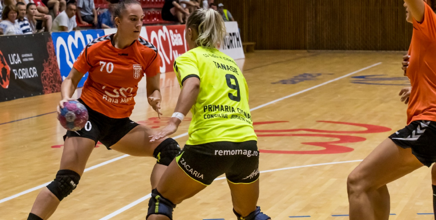 Un egal  în oglindă cu cel din tur