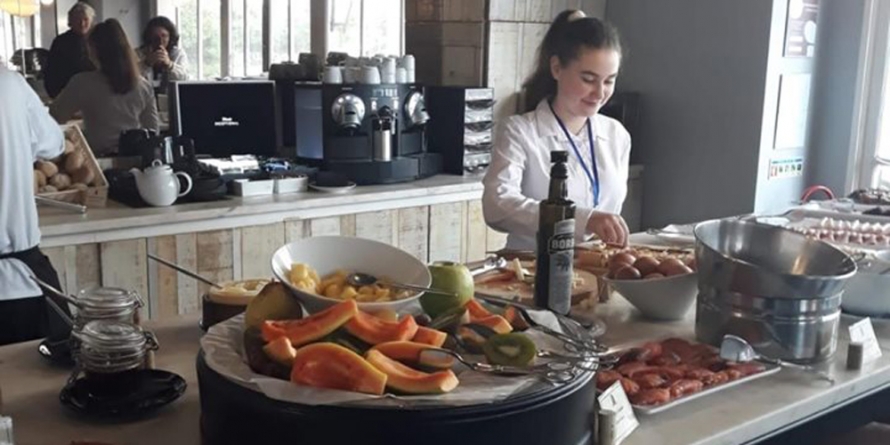 Elevi de la ”Titulescu” în practică la restaurante din Lisabona