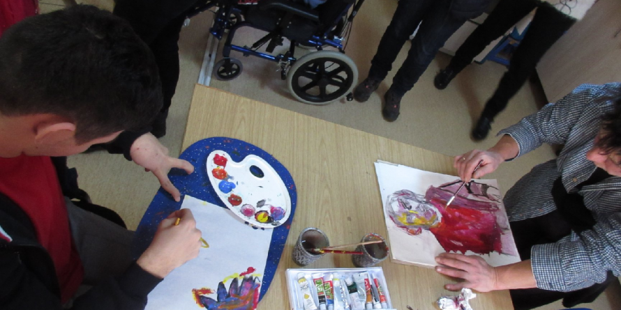 În Baia Mare: Activități cu scopul îmbunătăţirii calităţii vieţii tinerilor cu dizabilităţi