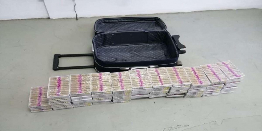 Peste 2.000 de articole pirotehnice confiscate în piața din Poienile de sub Munte