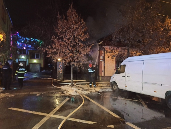 Pagube mari în urma incendiului de pe strada Eminescu