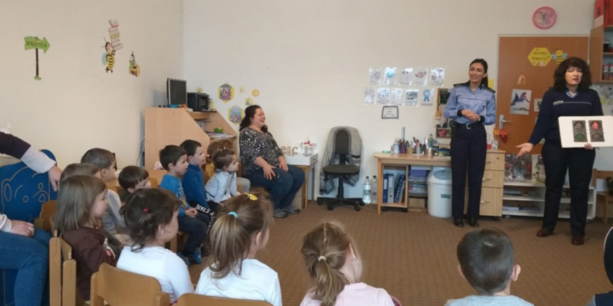 De Ziua Internaţională a Îmbrăţişării, preșcolarii au îmbrățișat regulile de circulație