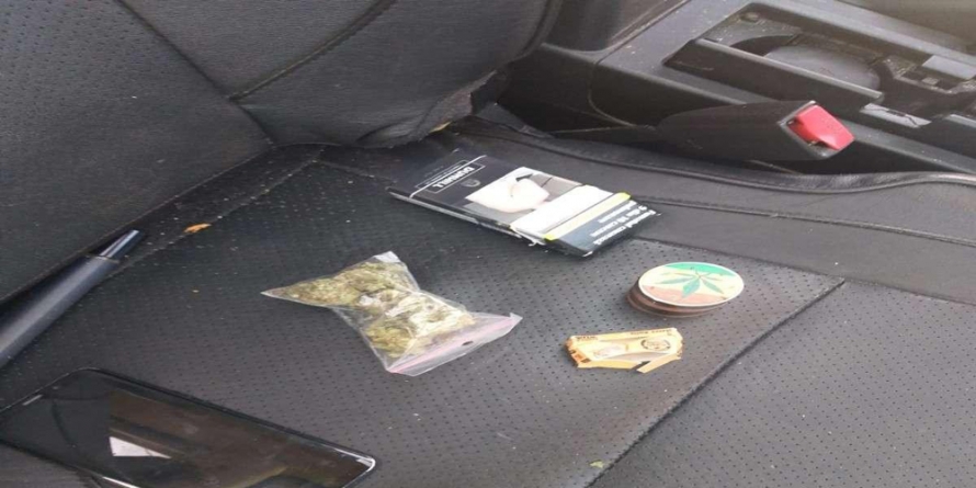 Marijuana decoperită în mașina unui tânăr maramureșean