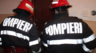 Beat fiind, nu s-a mai putut ridica de jos, în propriul apartament. Au intervenit pompierii