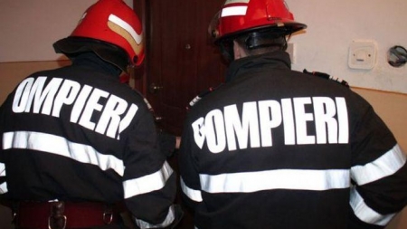 Beat fiind, nu s-a mai putut ridica de jos, în propriul apartament. Au intervenit pompierii