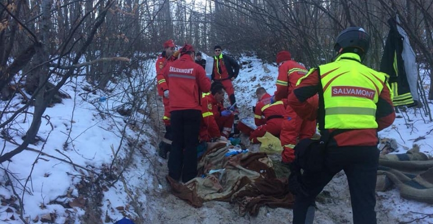 Un tânăr a murit după ce a fost călcat de caii de la căruță (GALERIE FOTO)