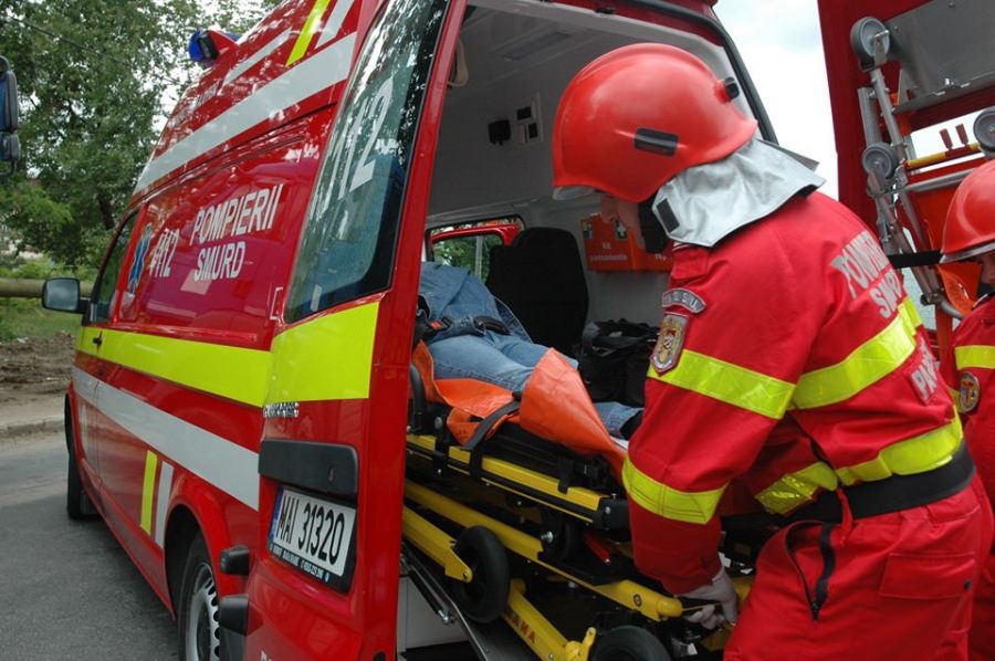 Accident în Baia Mare: O șoferiță a intrat în coliziune cu un copac