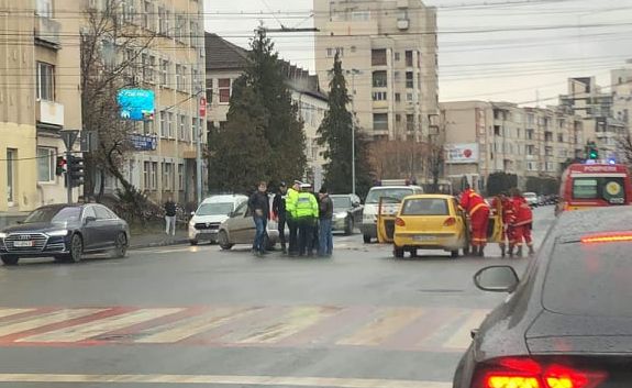 Accident cu doi răniți în centrul Băii Mari