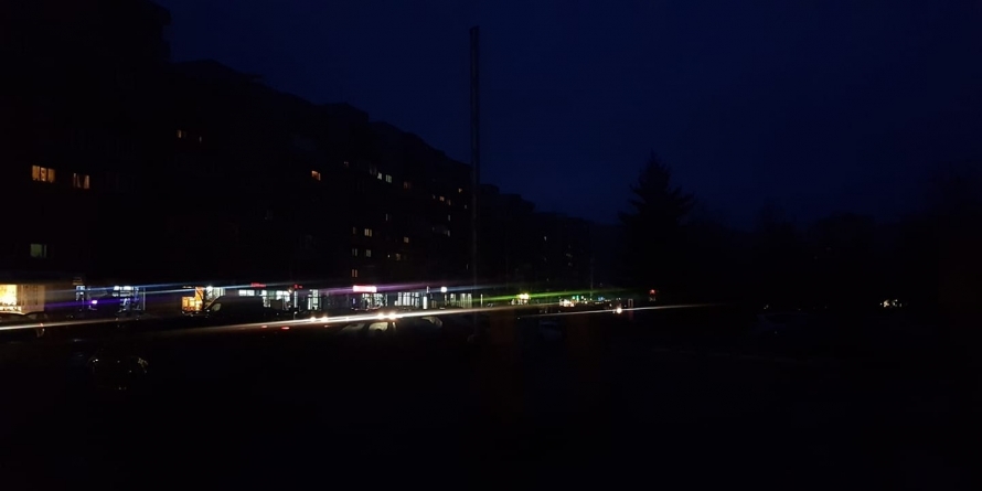 Dialoguri despre – și pe – întuneric cu speranță de… iluminare