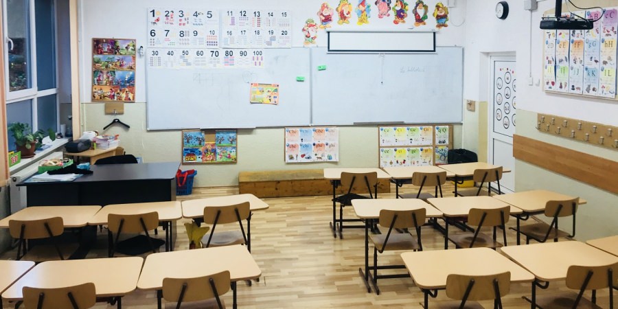 Premierul Nicolae Ciucă face apel către profesori să revină la catedră