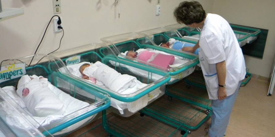 Natalitatea nu crește nici din pix  și din promisiuni populiste