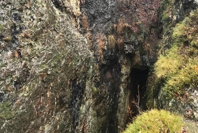 Dat dispărut de acasă, a fost găsit mort într-o râpă