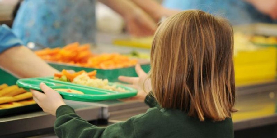 368 de elevi din trei școli maramureșene vor primi zilnic o masă caldă