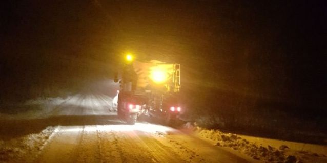 În această noapte, ninsoare moderată și vânt puternic la înălțime de peste 1800 m