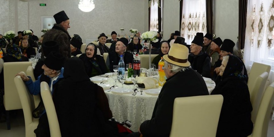 75 de cupluri la ”Nunta de Aur” în Giulești (GALERIE FOTO)