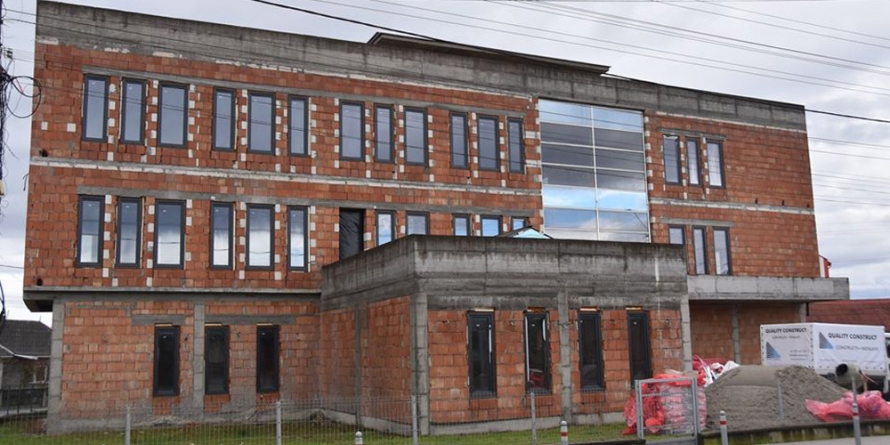 Încep lucrările pentru restul de executat la noul sediu al Primăriei Fărcașa