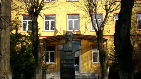 Unei eleve i s-a făcut rău și au curs râuri de cerneală