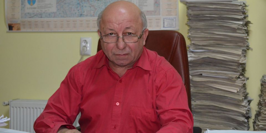 Secretarul orașului Seini  a îmbrăcat tricoul de pensionar (GALERIE FOTO)