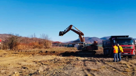 Se fac creșă și teren de sport lângă Liceul ”Traian Vuia” din Tăuții Măgherăuș (GALERIE FOTO)