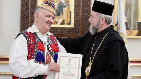 Ștefan Petreuș a primit în dar de ziua sa „Crucea Voievodală Maramureșeană” (GALERIE FOTO)