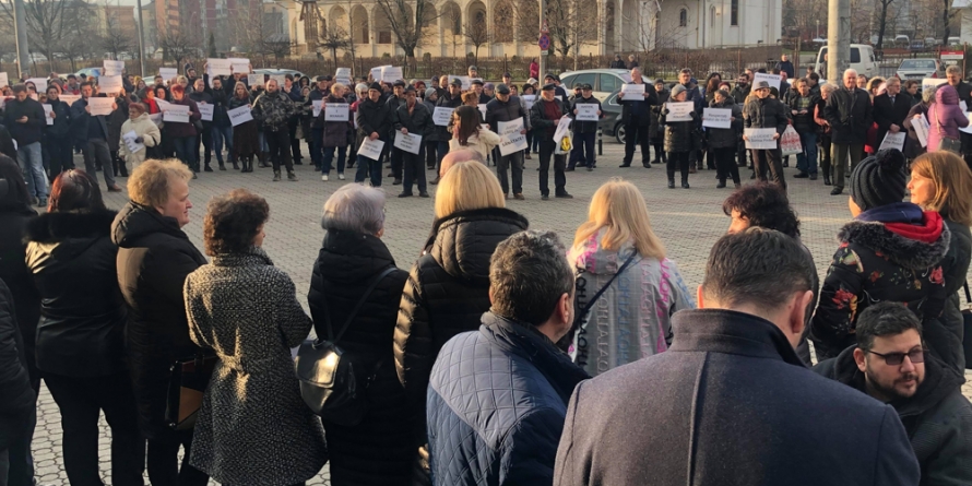 Rugăciunea „Tatăl nostru”, rostită de sute de băimăreni pentru sănătatea Sorinei Pintea (GALERIE FOTO)