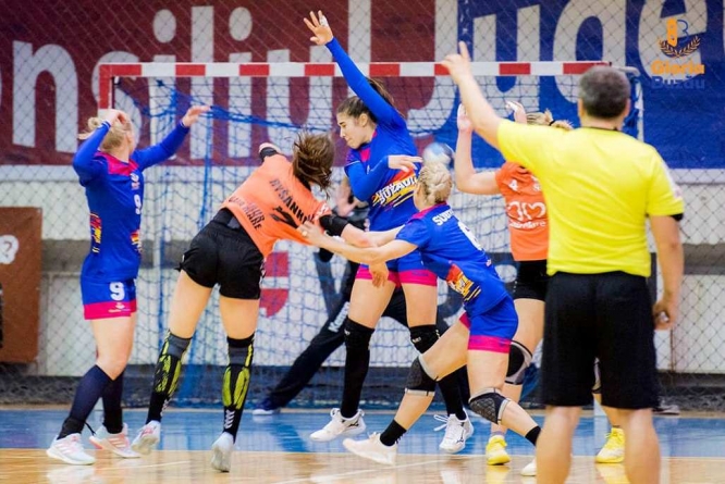 Părăsesc și handbalistele de la Minaur Cupa României