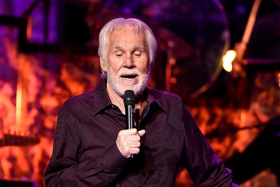 Doliu în muzica internațională: S-a stins cântărețul de muzică country Kenny Rogers (VIDEO)