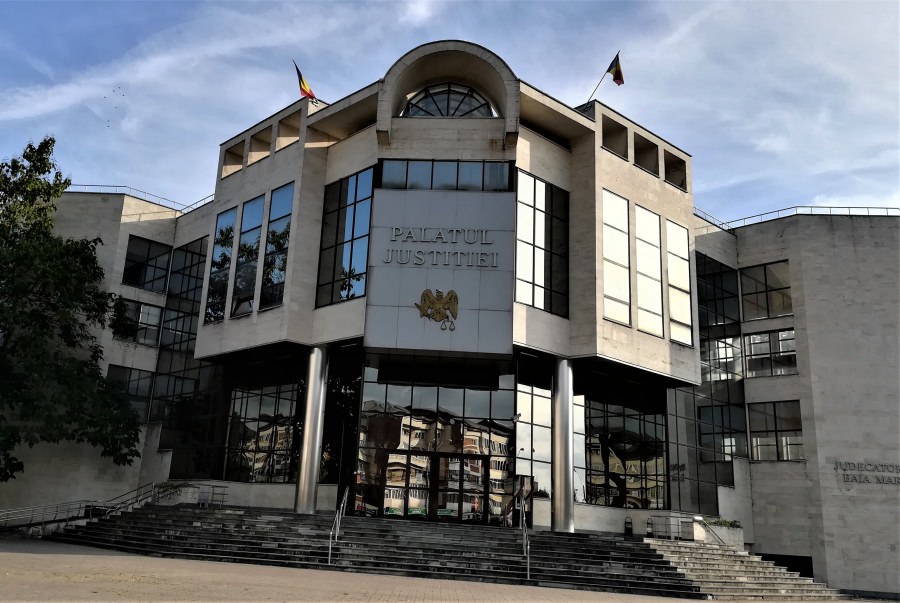 Oficial: Un militar maramureșean, care făcea pază la intrarea personalului în Palatul Justiției, confirmat pozitiv cu COVID-19