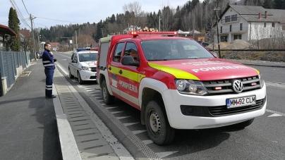 Exemplu de bună practică: La Moisei, străzile sunt dezinfectate cu o soluție de hipoclorit de sodiu (GALERIE FOTO)