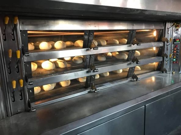 Apel al unor brutari maramureșeni către cetățeni: „Nu există o criză alimentară în afara celei provocate de panică”; „Cumpărați pâine, nu drojdie!”