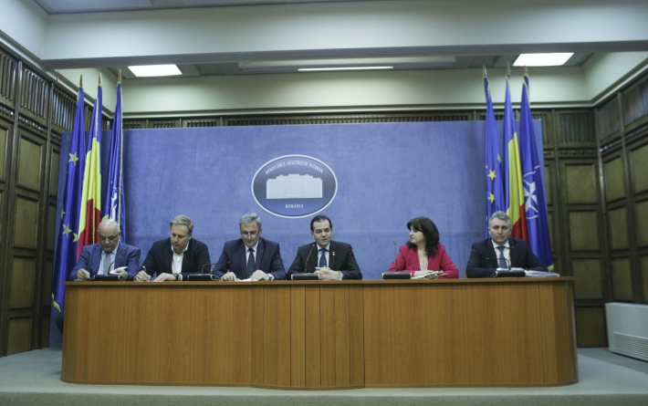 Măsuri noi: Maximum 100 de persoane la activitățile culturale, religioase și sportive în spații închise