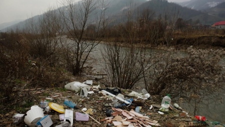 Videoconferință: Primăriile din Maramureș, atenționate să igienizeze cursurile de apă