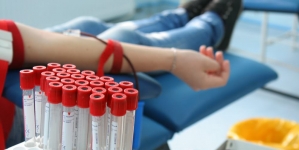 Fals în declarații: A donat sânge la Centrul de Transfuzii din Baia Mare, dar „a uitat” să declare că s-a întors recent în țară