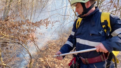 Val de incendii de vegetație uscată în Maramureș: Suprafețe întinse mistuite de flăcări în tot județul (GALERIE FOTO)