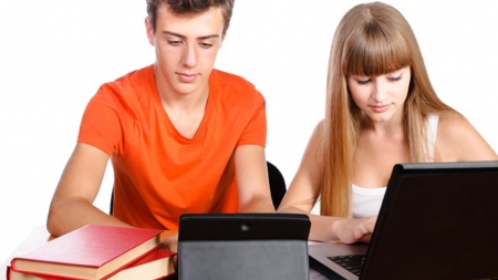 Elevii sunt sfătuiți să învețe online și să participe la activitățile de tip teleșcoală