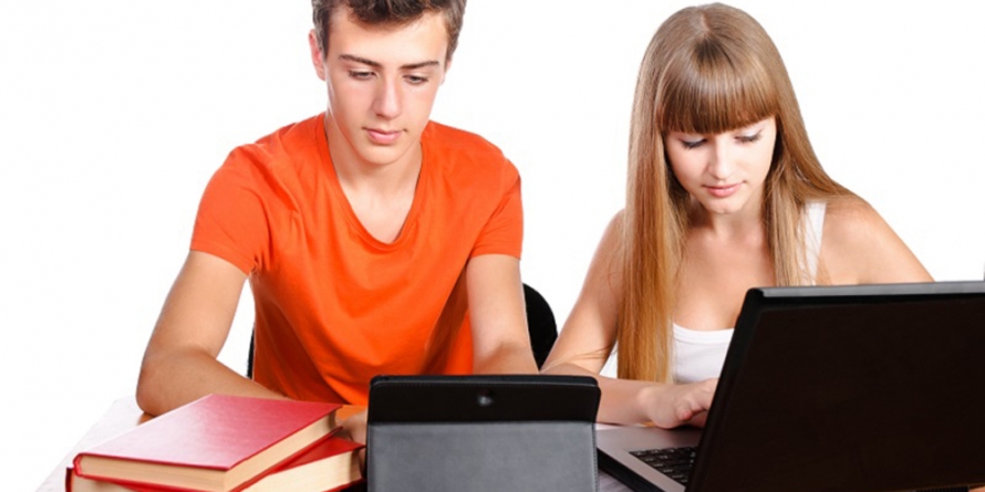 Elevii sunt sfătuiți să învețe online și să participe la activitățile de tip teleșcoală
