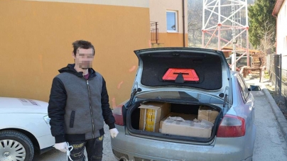 Sistem de închidere al portbagajului modificat pentru a ascunde țigări în valoare de 29.000 de lei