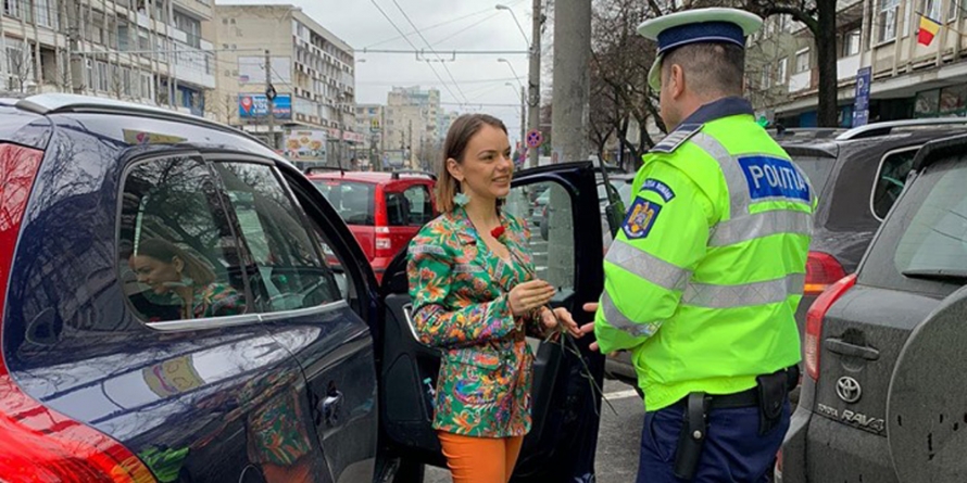 Maramureșence „sancționate” cu flori de polițiști
