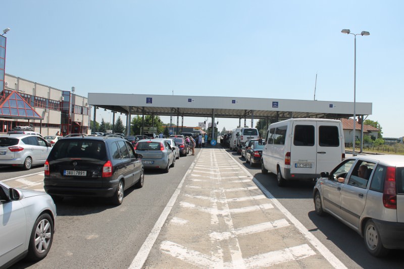 E vremea concediilor: Aglomerație mare la vamă în această perioadă