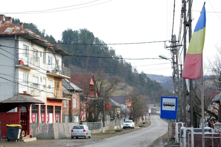 Lucrări la rețeaua de curent din Rozavlea