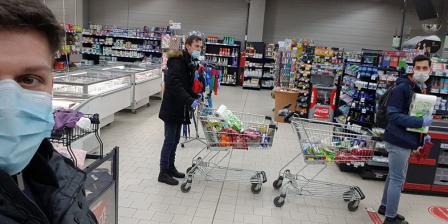 Tinerii ascoriști maramureșeni au procurat și dăruit alimente pentru cinci familii defavorizate