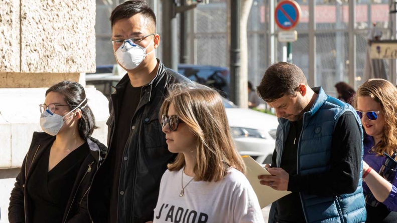 Marcel Vela, către românii din străinătate: „Rămâneți acolo! Aici vom fi obligați să vă invităm să locuiți în spațiile de carantină!” (VIDEO)