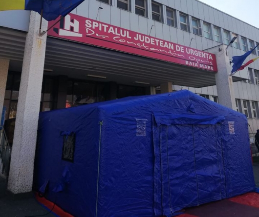 Accesul pacienților în Spitalul Județean se face doar prin corturile de triaj