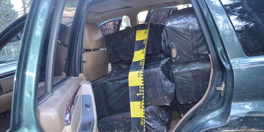 După o urmările ca în filme, împușcături și acroșarea autospecialei poliției de frontieră, contrabandistul a reușit să scape