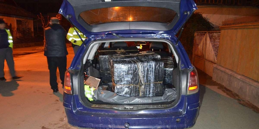 Maramureșean prins cu 6.500 de pachete cu ţigări ucrainiene în portbagaj