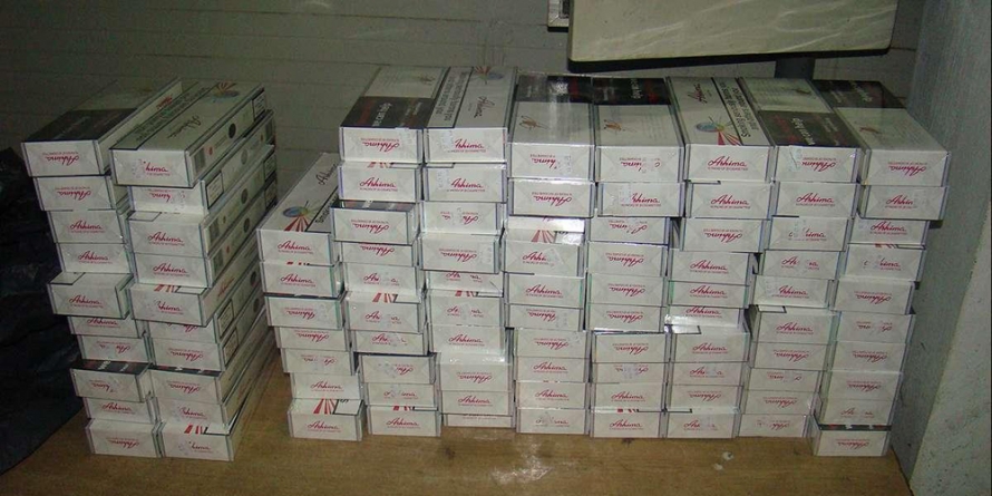 A primit o amendă de 5.000 de lei și i s-a confiscat mașina, pentru că transporta țigări ucrainiene